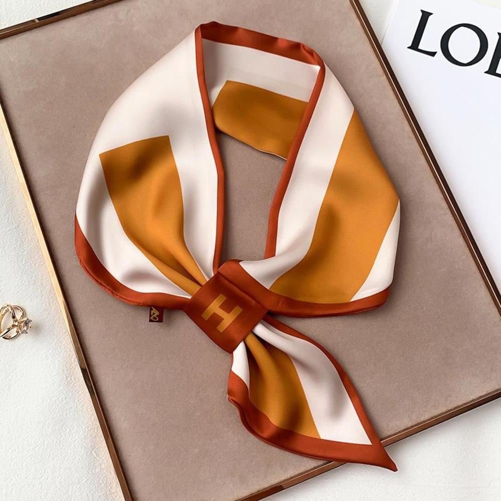 Fashion simple designer letter printing neckline scarf belt lady luxury long hair headband ribbon cross small silk, Blue;gray
Fashion simple designer letter printing neckline scarf belt lady luxury long hair headband ribbon cross small silk, Blue;gray