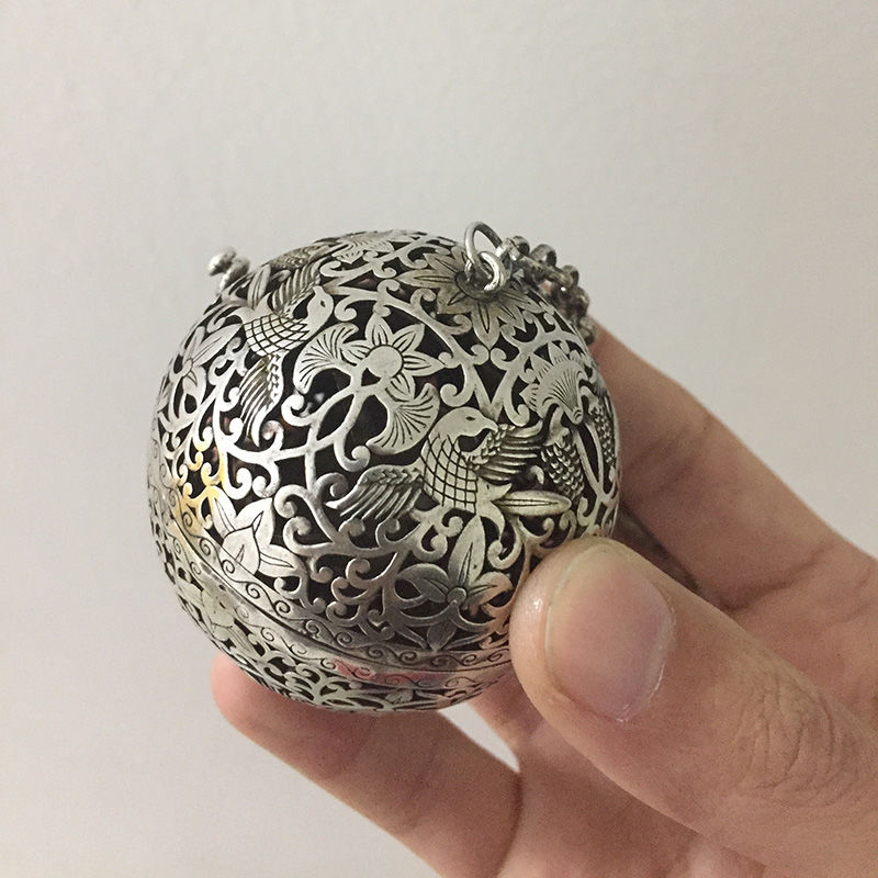 Aroma Ball Hanging Furnace Grape Flower and Bird Pattern Gyro Balance Hollow Blank Copper Aroma Ball Pendant
Aroma Ball Hanging Furnace Grape Flower and Bird Pattern Gyro Balance Hollow Blank Copper Aroma Ball Pendant
