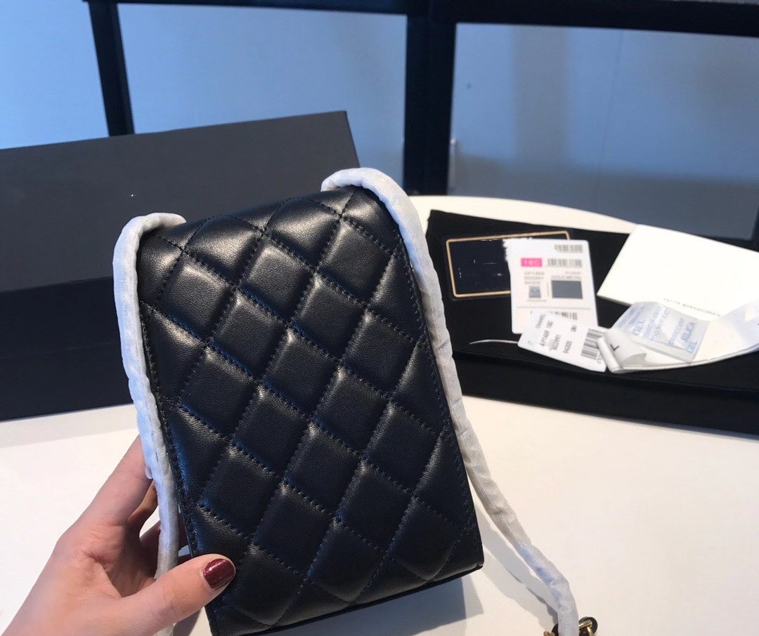 CF High-end luxury ladies casual fashion leather shoulder female small golden ball mobile phone bag square wallet0XF8
CF High-end luxury ladies casual fashion leather shoulder female small golden ball mobile phone bag square wallet0XF8