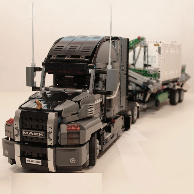Bela 10827 Technic Series Mack Anthem Supercar Building Blocks 2595pcs Bricks Education Toys Gift Model Kit 42078
Bela 10827 Technic Series Mack Anthem Supercar Building Blocks 2595pcs Bricks Education Toys Gift Model Kit 42078