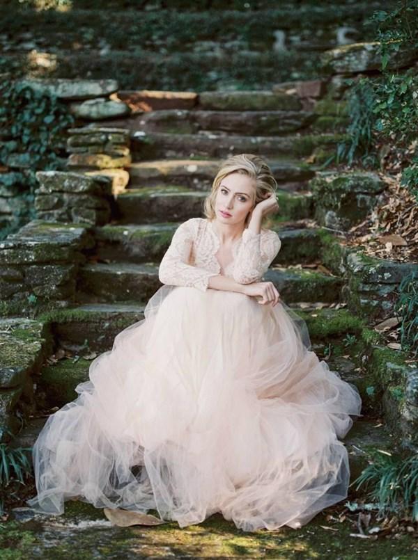 Blush Pink Dresses Long Sleeves Lace Tulle Sexy Hollow Back Scalloped V Neck Sweep Train Country Wedding Gown Vestido De Novia