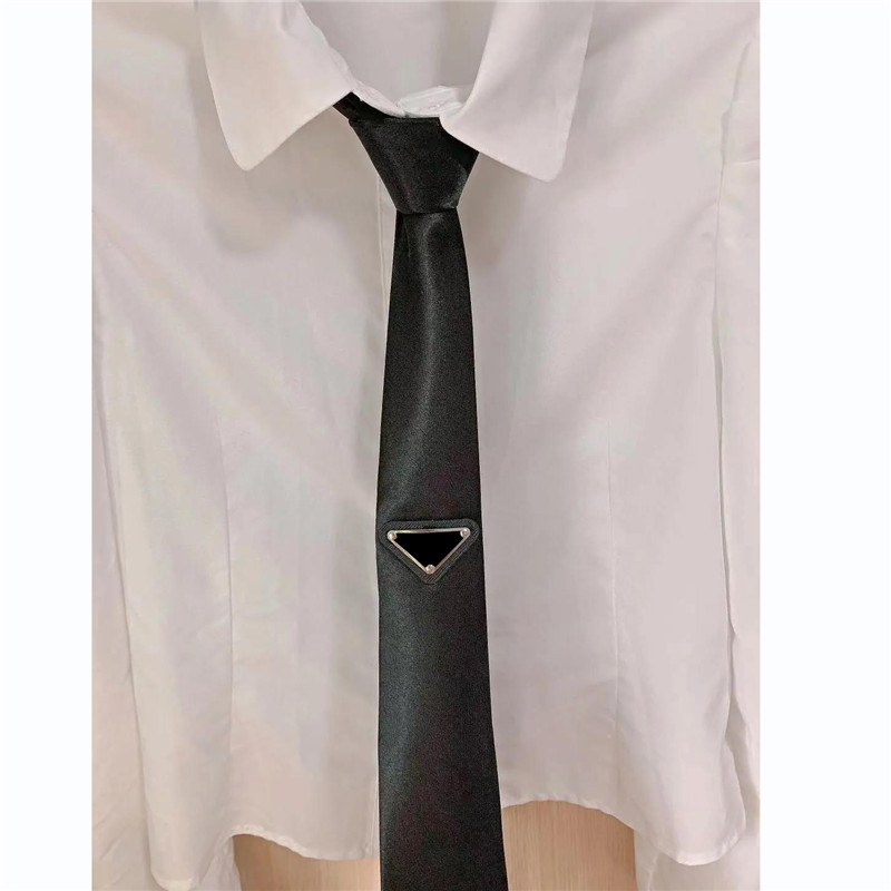 Women Necktie Mens Designer Neck Tie Suit NeckTies Luxury Business Men Silk Ties Party Wedding Neckwear Cravate Cravattino Krawatte Choker
Women Necktie Mens Designer Neck Tie Suit NeckTies Luxury Business Men Silk Ties Party Wedding Neckwear Cravate Cravattino Krawatte Choker