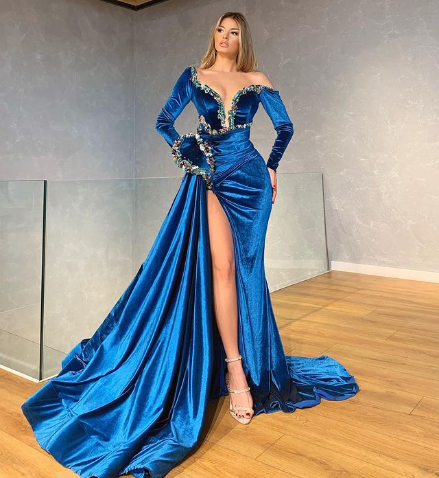 Aso Ebi 2021 Arabic Blue Beaded Crystals Evening Dresses High Split Prom Dresses Velvet Formal Party Second Reception Gowns ZJ477