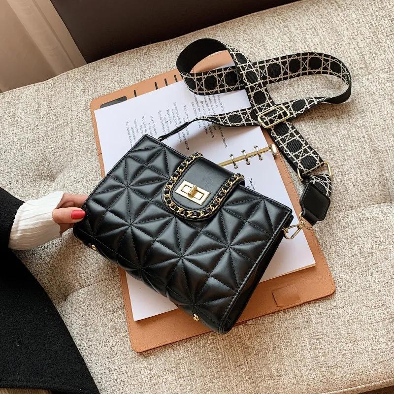 2021 New Vintage Fashion Lock Bag Wide Strap Women Shoulder Crossbody Bags Women's Handbags Purses free shipping, Women bag white
2021 New Vintage Fashion Lock Bag Wide Strap Women Shoulder Crossbody Bags Women's Handbags Purses free shipping, Women bag white