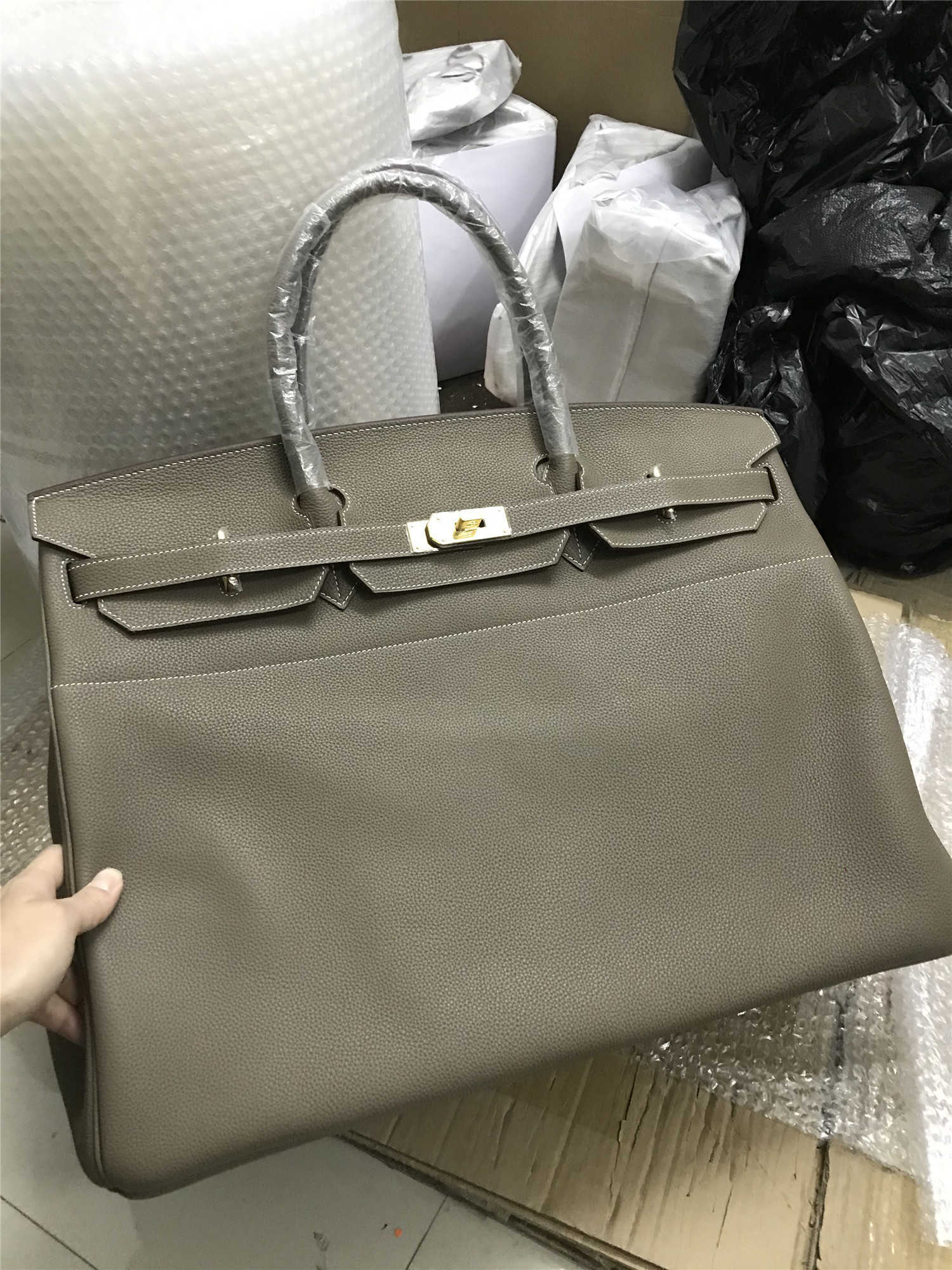 2022 fashion Re-Edition woman luxurys men designers bags lady Womens mens crossbody tote Hobo Shoulder Purses Handbags Bag wallet backpak 30cm
2022 fashion Re-Edition woman luxurys men designers bags lady Womens mens crossbody tote Hobo Shoulder Purses Handbags Bag wallet backpak 30cm