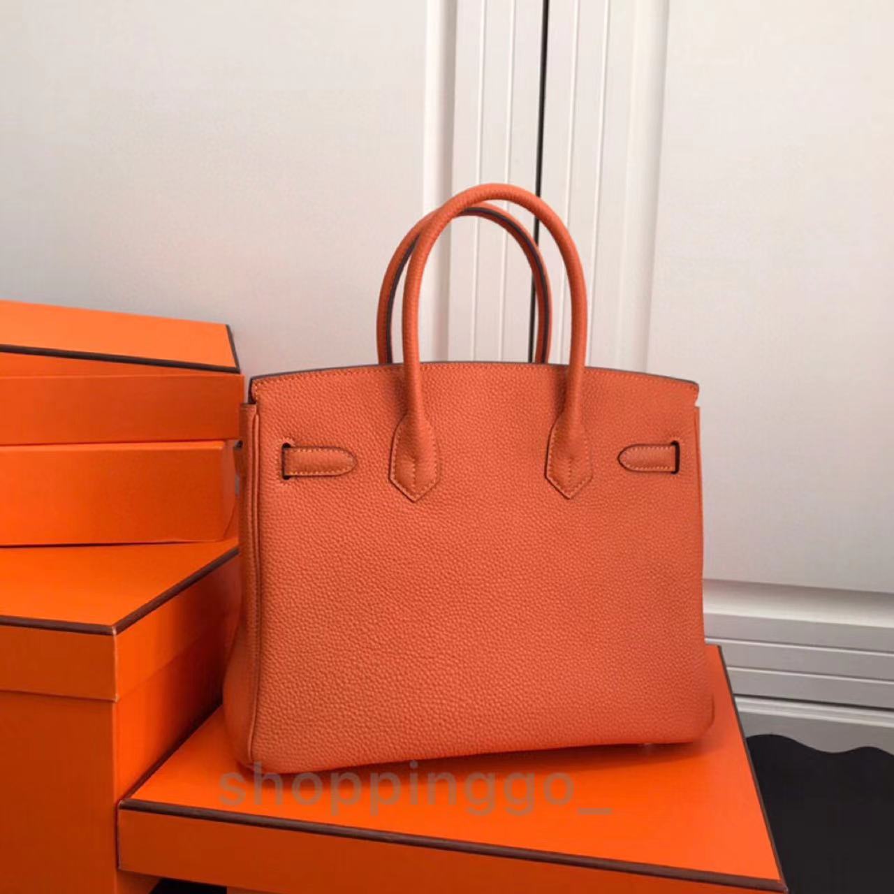 Classic handbag High quality luxury designer tote Fashion women's handbag Gold buckle cowhide pocket large capacity, Desiccant
Classic handbag High quality luxury designer tote Fashion women's handbag Gold buckle cowhide pocket large capacity, Desiccant
