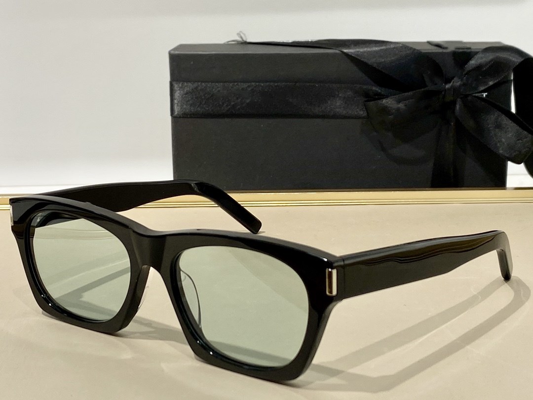 2021 Simple square Sunglasses transparent frame light lens summer UV protective glasses green Unisex luxury designer Classic sunglasse 402
2021 Simple square Sunglasses transparent frame light lens summer UV protective glasses green Unisex luxury designer Classic sunglasse 402