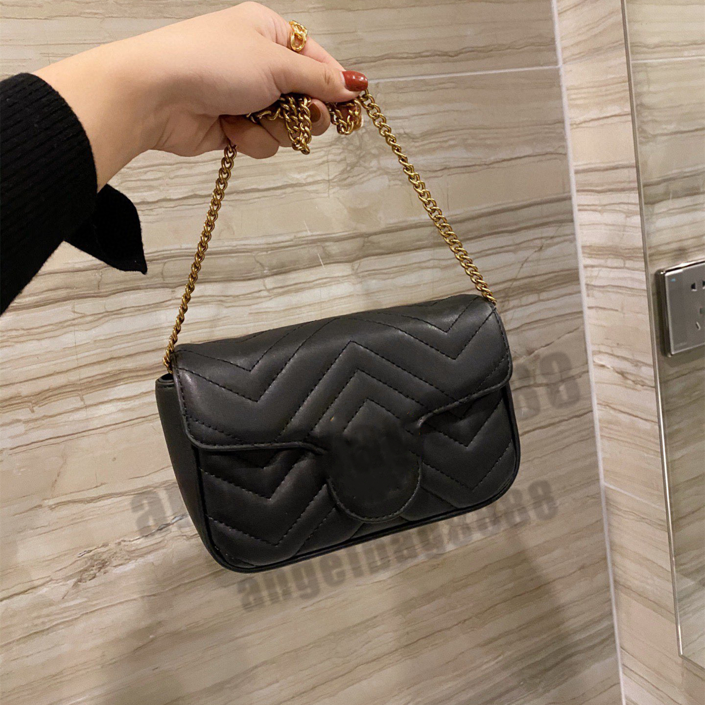 Luxury Designer Brand Fashion Shoulder mini Bags Handbags High Quality Women chains letter purse phone bag wallet temperament cross body totes vintage lady lovely, No bags
Luxury Designer Brand Fashion Shoulder mini Bags Handbags High Quality Women chains letter purse phone bag wallet temperament cross body totes vintage lady lovely, No bags