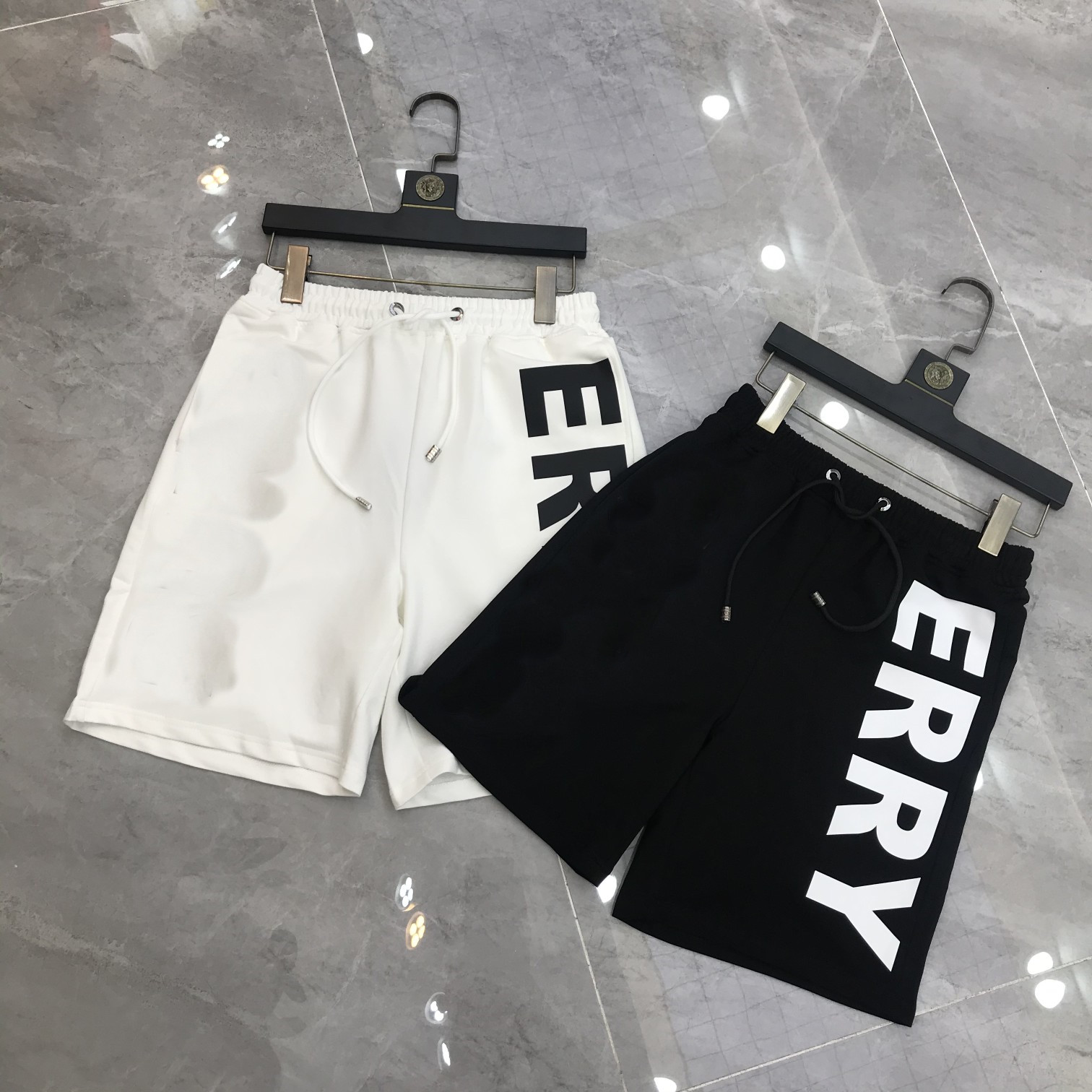 2021 men's shorts black and white classic fashion casual pants field sports breathable comfortable soft modern streetwear ~XXXL
2021 men's shorts black and white classic fashion casual pants field sports breathable comfortable soft modern streetwear ~XXXL