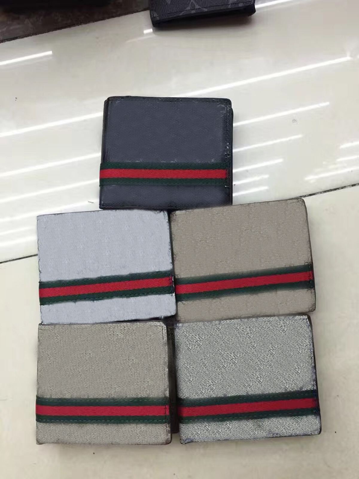 Europe Fashion wallets Paris plaid style designer mens card holder women high-end G Wallet without box Free air
Europe Fashion wallets Paris plaid style designer mens card holder women high-end G Wallet without box Free air