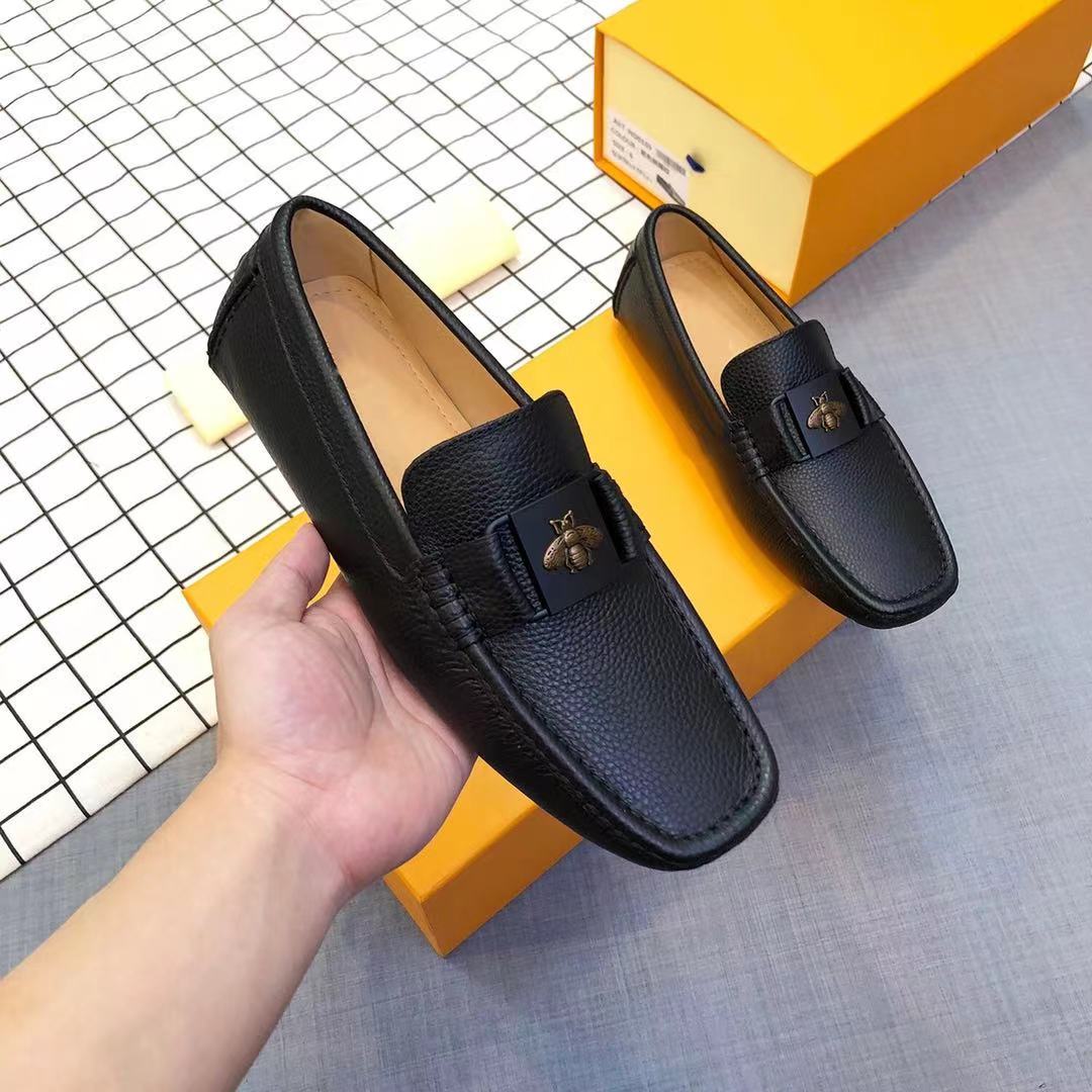 2021 fashion designer mens shoes loafers black red spike Patent Leather Slip On Dress Wedding flats bottoms Shoe for Business Party
2021 fashion designer mens shoes loafers black red spike Patent Leather Slip On Dress Wedding flats bottoms Shoe for Business Party