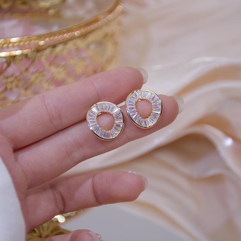 Stud 14k Real Gold Plated Fashion Jewelery Crystal Round Exquisite Simple Earrings For Woman Holiday Party Elegant Earring
Stud 14k Real Gold Plated Fashion Jewelery Crystal Round Exquisite Simple Earrings For Woman Holiday Party Elegant Earring