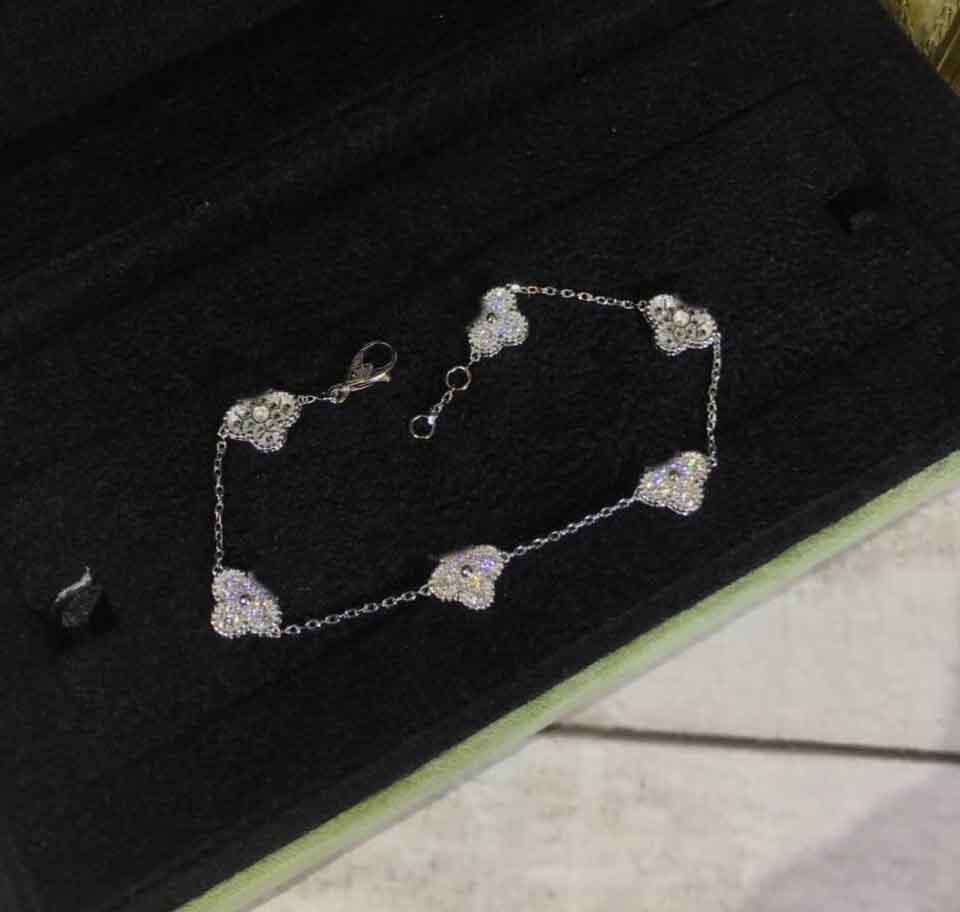 Luxurious quality six flowers punk charm bracelet for women wedding jewelry gift Free shipping PS8221, Golden;silver
Luxurious quality six flowers punk charm bracelet for women wedding jewelry gift Free shipping PS8221, Golden;silver