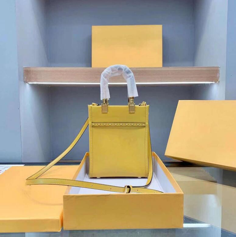 2021 Sunshine Mini Tote temperament Women Shoulder Evening Bags Small Phone Handbags Ladies Girls Crossbody Bag Minitote High quality.
2021 Sunshine Mini Tote temperament Women Shoulder Evening Bags Small Phone Handbags Ladies Girls Crossbody Bag Minitote High quality.