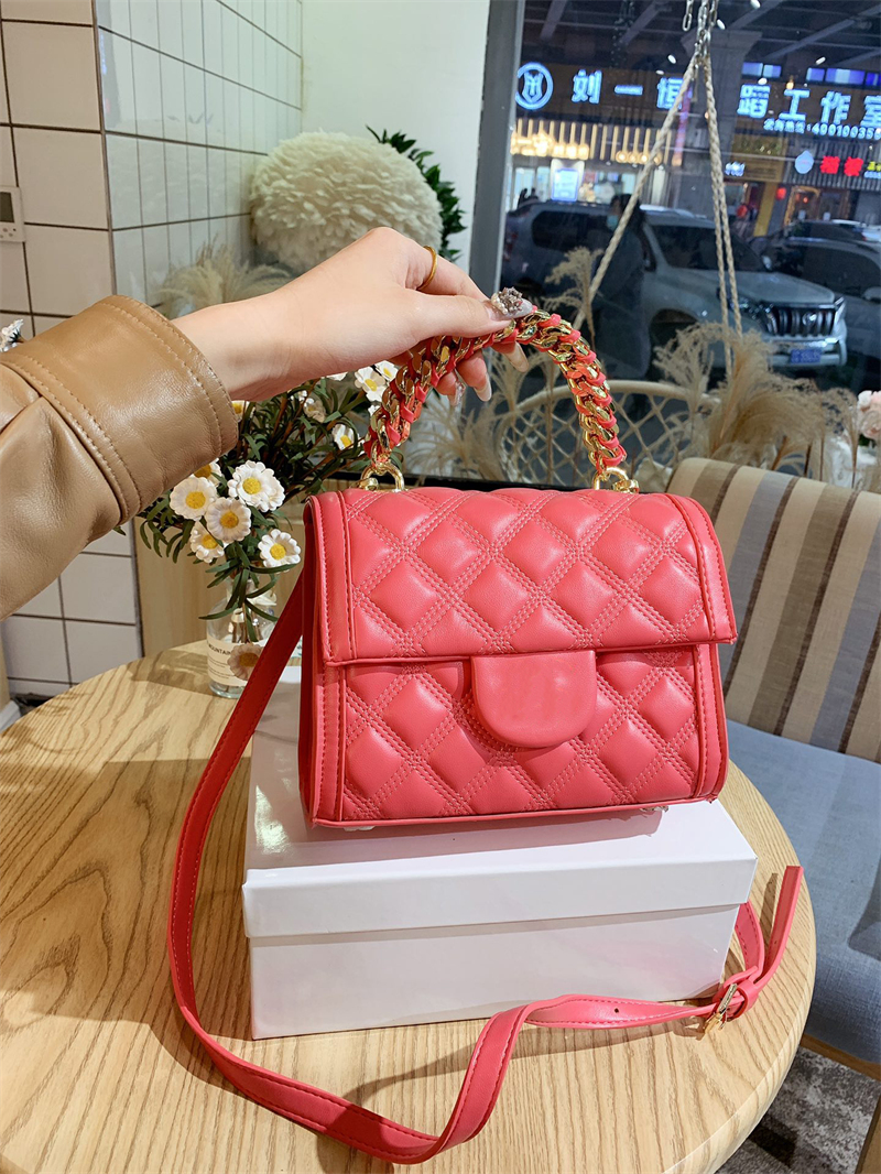Diamond Lattice Chain Shoulder Crossbody Bag Women Luxury Designer Handbags 2021 Spring/Summer Star Same Style Leather Waist Bags
Diamond Lattice Chain Shoulder Crossbody Bag Women Luxury Designer Handbags 2021 Spring/Summer Star Same Style Leather Waist Bags