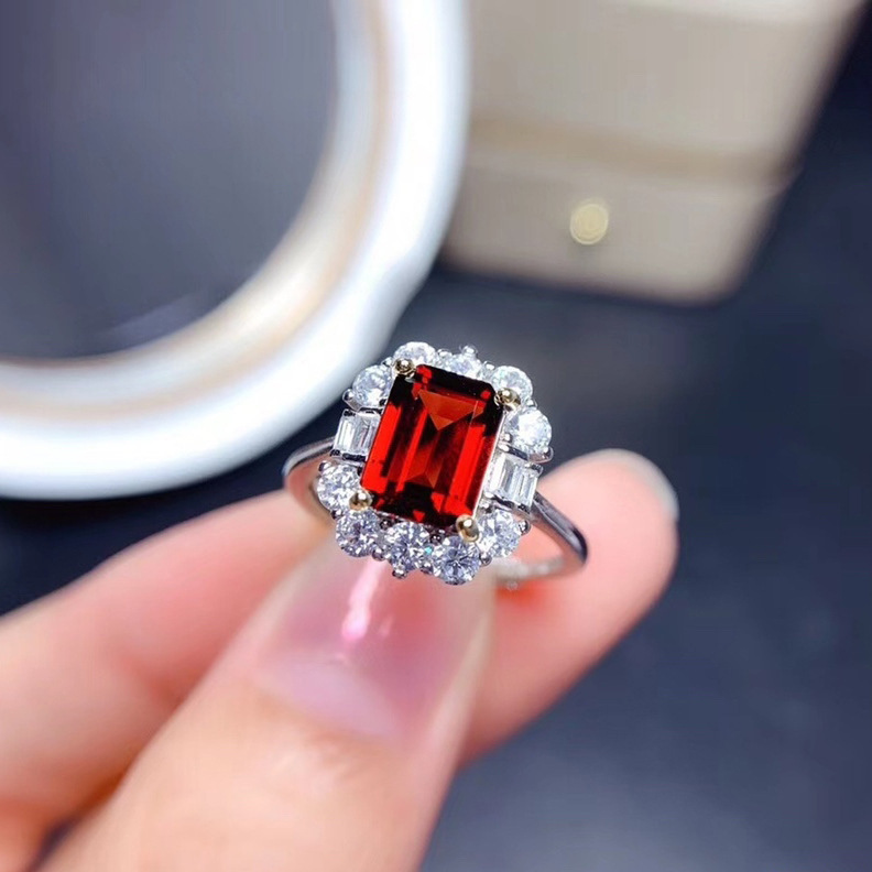 Low Price Vintage Synthetic Twinkling Ruby Ring Red Gem Engagement Finger Open Rings Fashion Jewelry Lady Beauty Ornament Fine Accessories
Low Price Vintage Synthetic Twinkling Ruby Ring Red Gem Engagement Finger Open Rings Fashion Jewelry Lady Beauty Ornament Fine Accessories