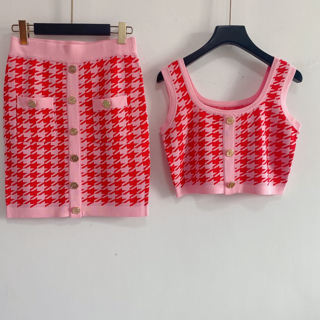 2021 Spring Summer V Neck Plaid Print T-Shirt And For Womens Fashion Print Shorts 2 Pieces Sets 0306-18, Red
2021 Spring Summer V Neck Plaid Print T-Shirt And For Womens Fashion Print Shorts 2 Pieces Sets 0306-18, Red