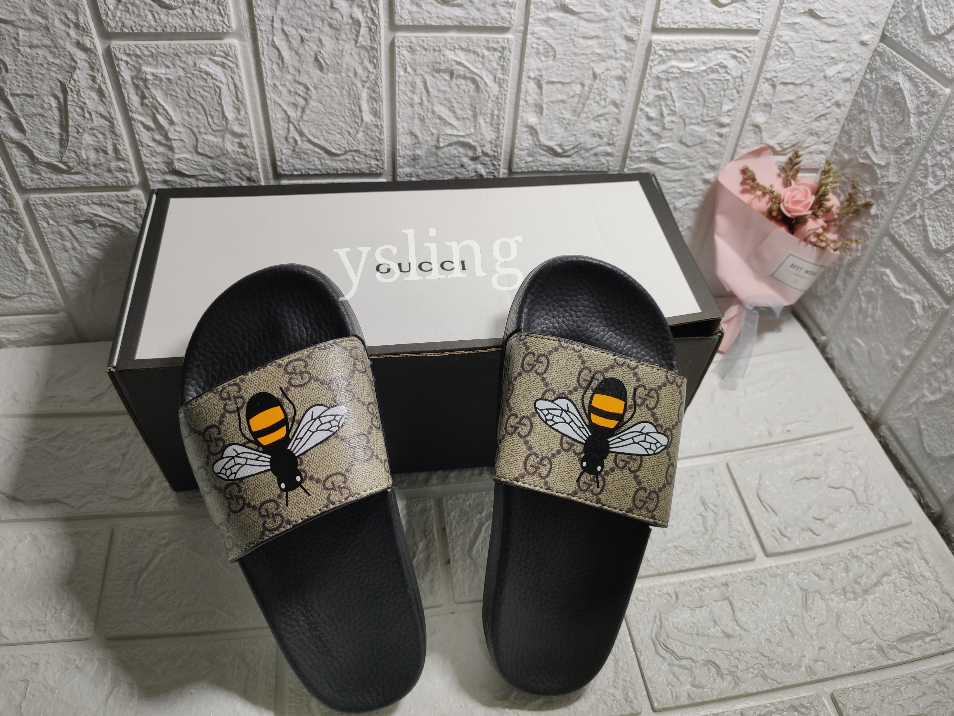 GS3 Designer G ucci GG
Men Women Slippers Sandals with Correct Flower Box Dust Bag Shoes snake print Slide Summer Wide Flat Slipper
GS3 Designer G ucci GG
Men Women Slippers Sandals with Correct Flower Box Dust Bag Shoes snake print Slide Summer Wide Flat Slipper
