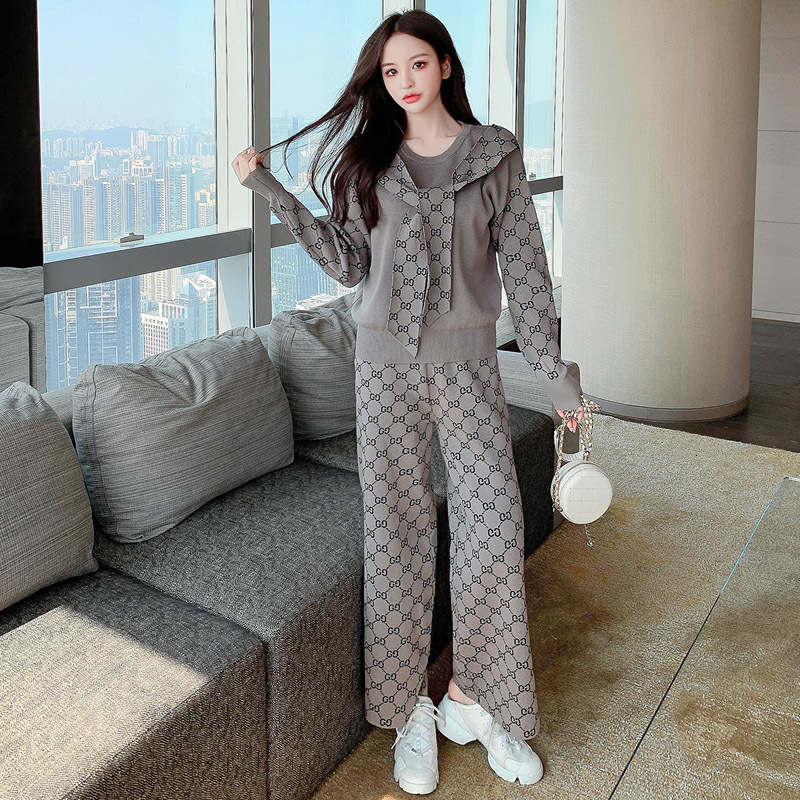 2021 New spring Korean age-reducing college style knit suit female fashion ladies trend Q651, Gray
2021 New spring Korean age-reducing college style knit suit female fashion ladies trend Q651, Gray