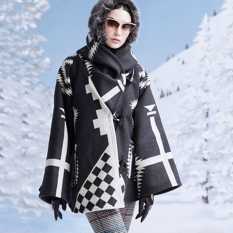 2021 Black White Hooded Geometric Blends Wool Cape Coat Vintage Noble Women Winter Outerwear Flare Sleeve Horn Button Jackets B86l, Style1
2021 Black White Hooded Geometric Blends Wool Cape Coat Vintage Noble Women Winter Outerwear Flare Sleeve Horn Button Jackets B86l, Style1