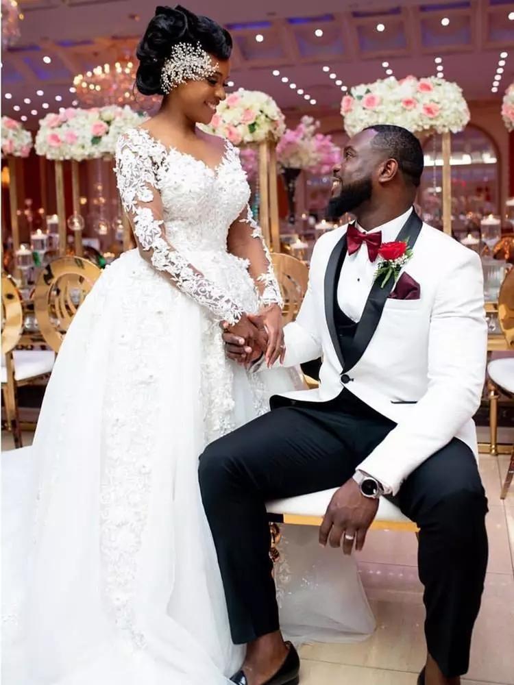 Long Sleeves Dresses Lace Applique Tulle Sweep Train Beaded Sequins Crystals Custom Made Wedding Bridal Gown Vestido De Novia