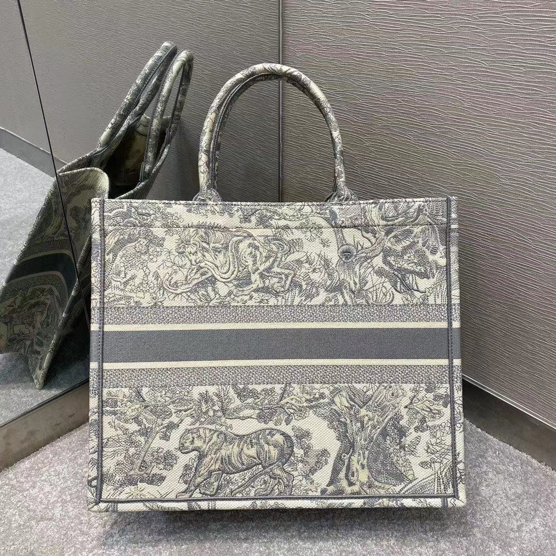 Embroidery Book Tote Bags 2021 for Women top designer luxury handbags New Fashion large capacity shopping bags
Embroidery Book Tote Bags 2021 for Women top designer luxury handbags New Fashion large capacity shopping bags