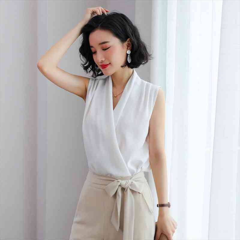 Korean Elegantes Women Blouses Summer Irregular Silk Shirt Vintage Sleeveless Ladise Boho Top Plus Size Female Clothes, White
Korean Elegantes Women Blouses Summer Irregular Silk Shirt Vintage Sleeveless Ladise Boho Top Plus Size Female Clothes, White
