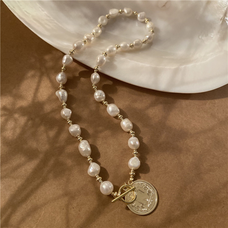 Queen Victoria Pendant Necklaces High Quality INS Style Freshwater Baroque Pearls Necklace