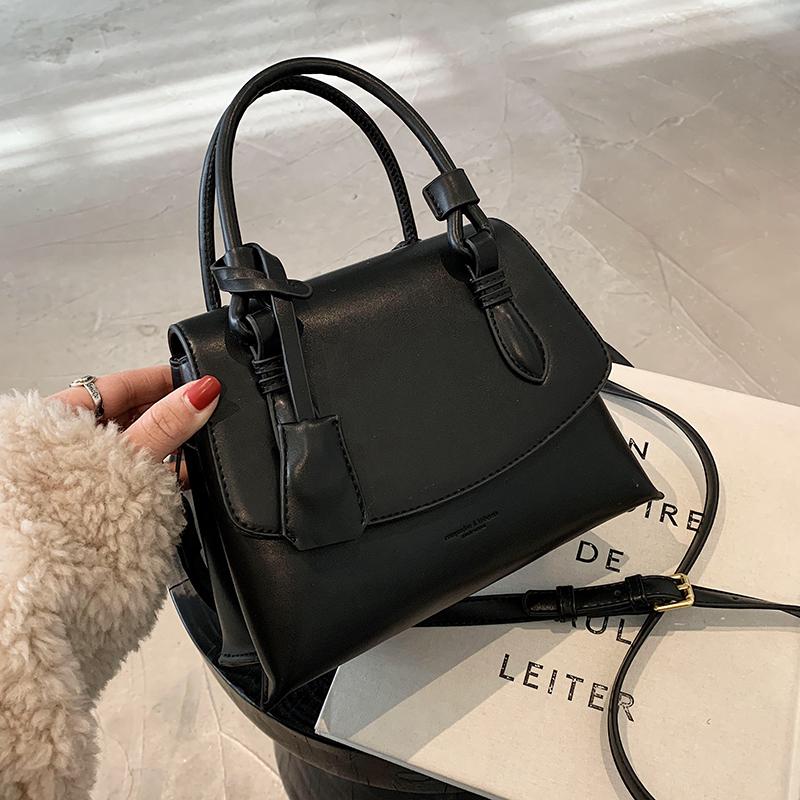 Niche Design High-grade Texture Bag Female 2021 New All-match Handbag Square Bag Shoulder Messenger Width: 23cm, Black
Niche Design High-grade Texture Bag Female 2021 New All-match Handbag Square Bag Shoulder Messenger Width: 23cm, Black