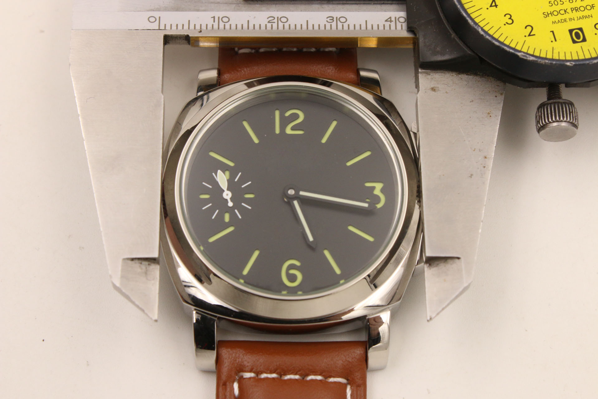 Top high quality men's manual winding mechanical movement men's luminous PAM 00111 watch 44mm Pam sports leather factory watch birthday present
Top high quality men's manual winding mechanical movement men's luminous PAM 00111 watch 44mm Pam sports leather factory watch birthday present