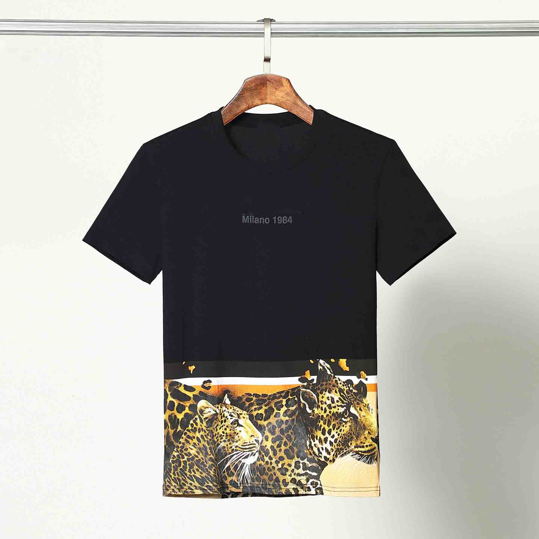 2022 Letters Printed Designer T Shirt Men Women Couple Fashion Homme Tee Casual Summer Casual Clothing with Wheat Ears Printing M-3XL, Black
2022 Letters Printed Designer T Shirt Men Women Couple Fashion Homme Tee Casual Summer Casual Clothing with Wheat Ears Printing M-3XL, Black