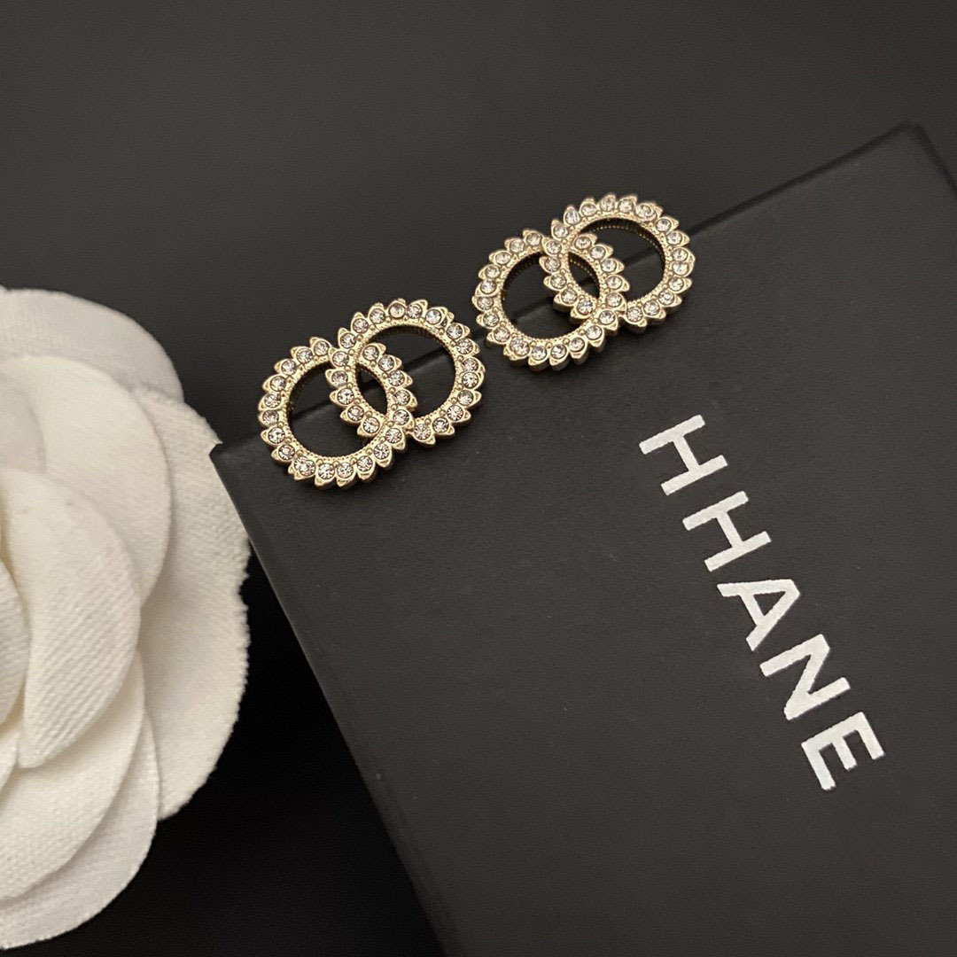 Designer earrings Jewellery2021 women's gold personality versatile classic temperament small fragrance Earrings 925 pure silve W8OX
Designer earrings Jewellery2021 women's gold personality versatile classic temperament small fragrance Earrings 925 pure silve W8OX