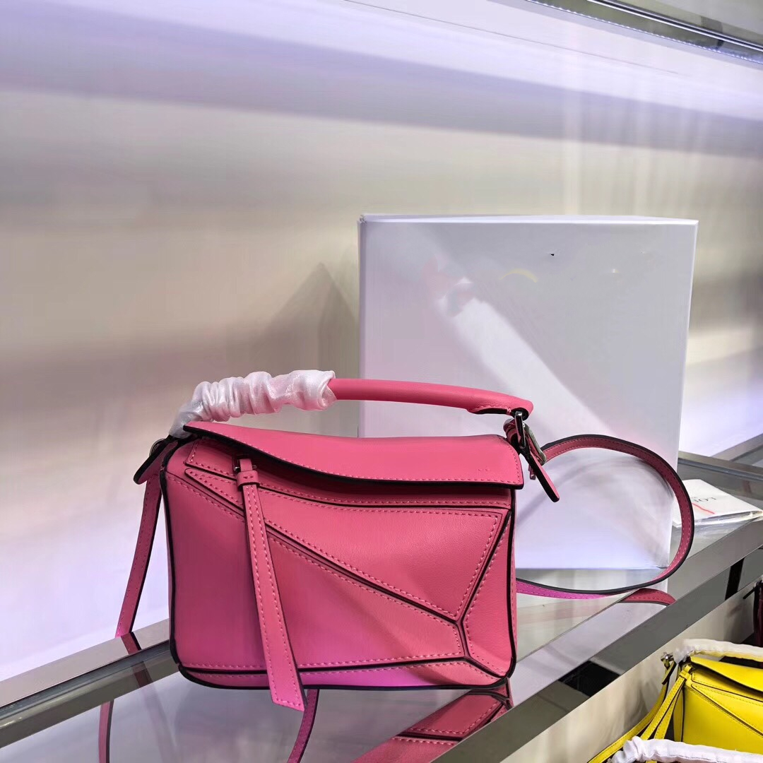 2021 Women Luxurys Designers Bags geometry classic geometric 6-color ladies shoulder bag messenger handbag
2021 Women Luxurys Designers Bags geometry classic geometric 6-color ladies shoulder bag messenger handbag