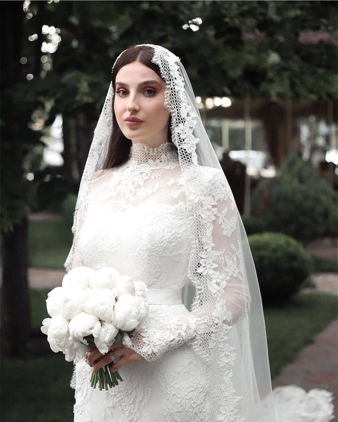 Vintage Wedding Dresses With High-neck Long-sleeves Appliqued Race Wedding Dress With Veil Custom Made Vestidos De Novia
