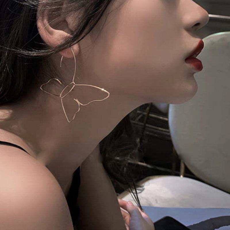 Dangle & Chandelier AOMU 2021 Minimalist Earrings Exaggerated Butterfly Line Temperament Metal Black Hollow For Women Gift, Silver
Dangle & Chandelier AOMU 2021 Minimalist Earrings Exaggerated Butterfly Line Temperament Metal Black Hollow For Women Gift, Silver