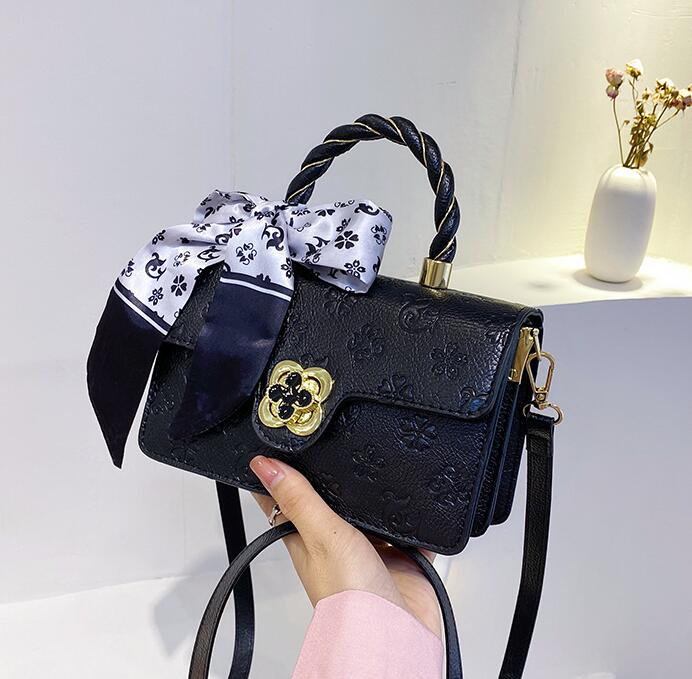Factory wholesale leather women shoulder bag sweet and lovely printed scarf handbag summer pattern embossed leathers messenger bags small fresh bow handbags
Factory wholesale leather women shoulder bag sweet and lovely printed scarf handbag summer pattern embossed leathers messenger bags small fresh bow handbags