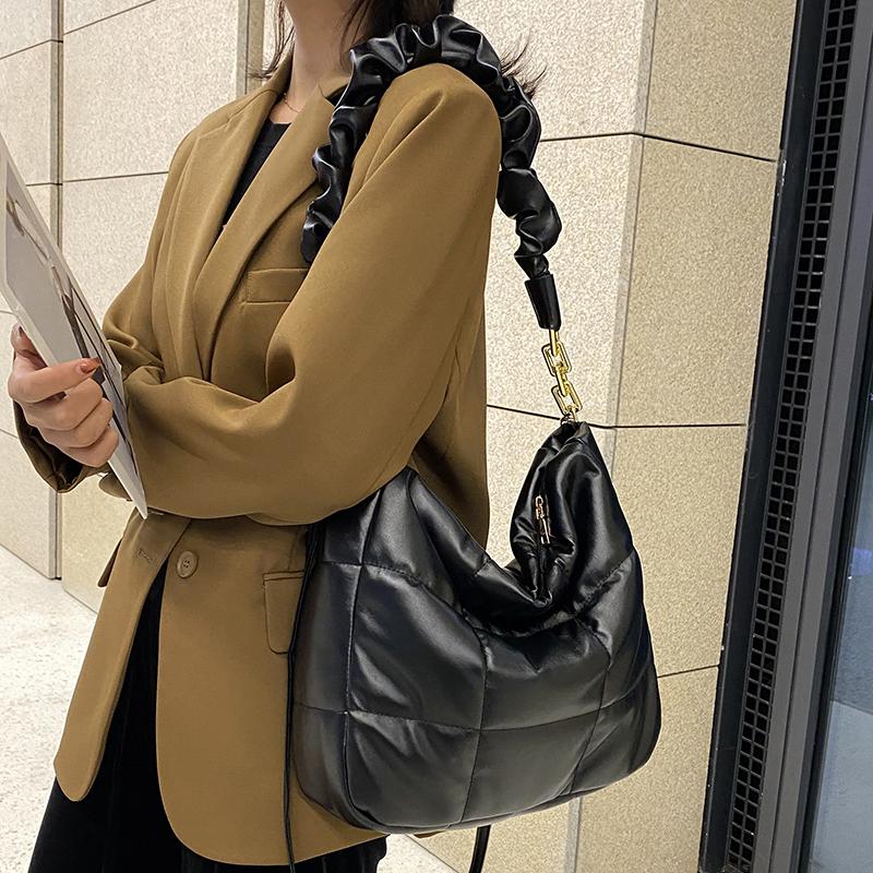 Evening Bags Women Pu Leather Chain Handbags High Quality Ladies Large Capacity Tote Messenger Designer Female Space Shoulder Travel Bag, Black
Evening Bags Women Pu Leather Chain Handbags High Quality Ladies Large Capacity Tote Messenger Designer Female Space Shoulder Travel Bag, Black