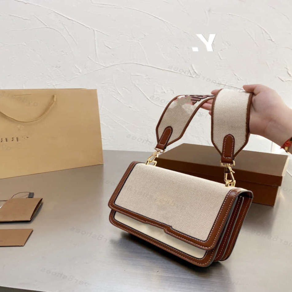 With box designer women's cowhide linen fabric Barre camera shoulder bag size 21*15cm
With box designer women's cowhide linen fabric Barre camera shoulder bag size 21*15cm