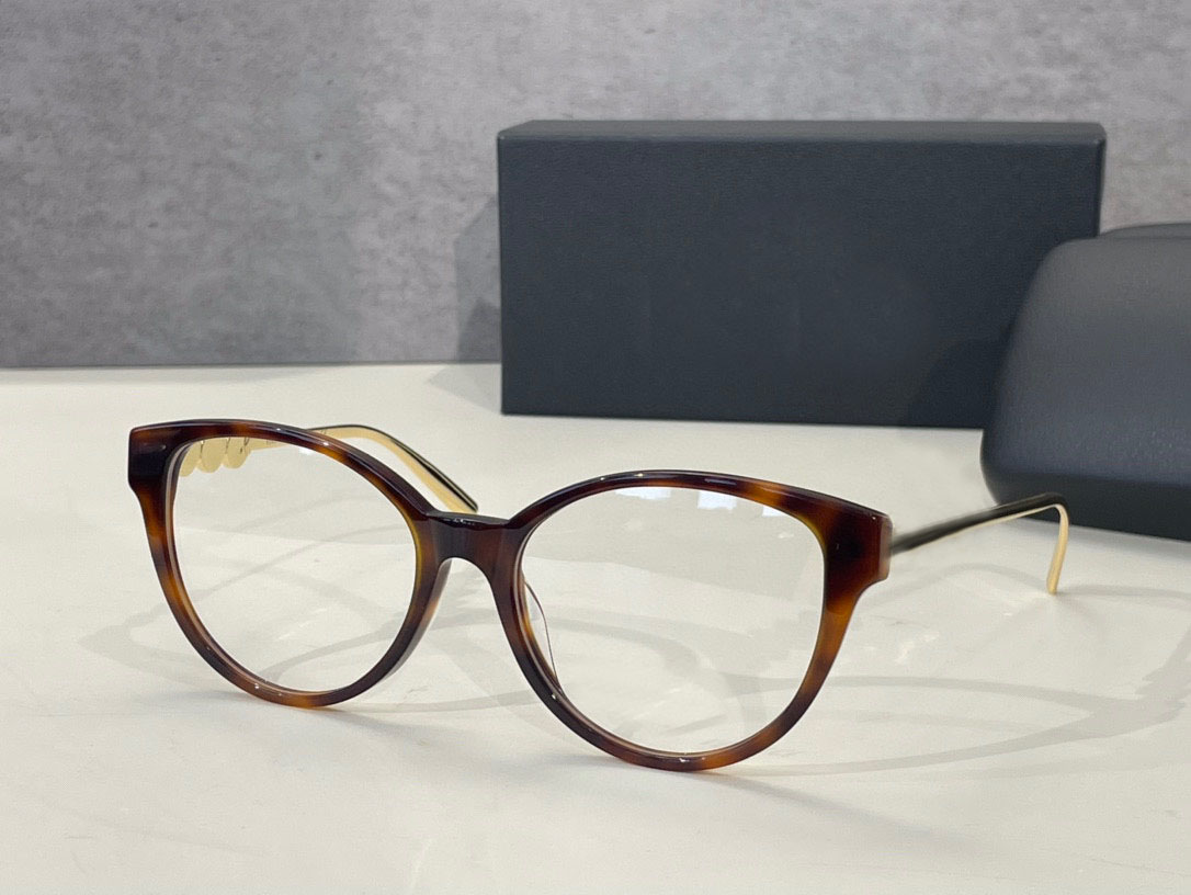 top quality 4531 womens eyeglasses frame clear lens men sun glasses fashion style protects eyes UV400 with case
top quality 4531 womens eyeglasses frame clear lens men sun glasses fashion style protects eyes UV400 with case
