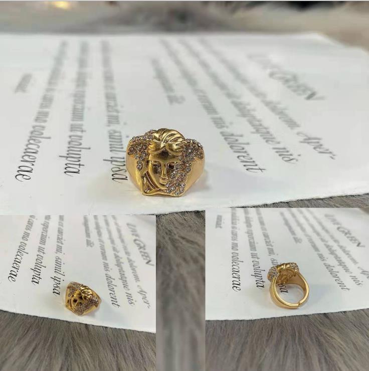 European and American rings are light and extravagant, and the small crowd refers to the tide warning couple. The diamond inlaid chain square ring is adjustable
European and American rings are light and extravagant, and the small crowd refers to the tide warning couple. The diamond inlaid chain square ring is adjustable