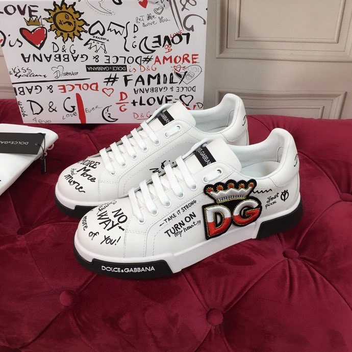 2021 designer luxury sneaker men women reflective casual shoes genuine leather sneakers party velvet calfskin mixed fiber shoe, Black;red
2021 designer luxury sneaker men women reflective casual shoes genuine leather sneakers party velvet calfskin mixed fiber shoe, Black;red