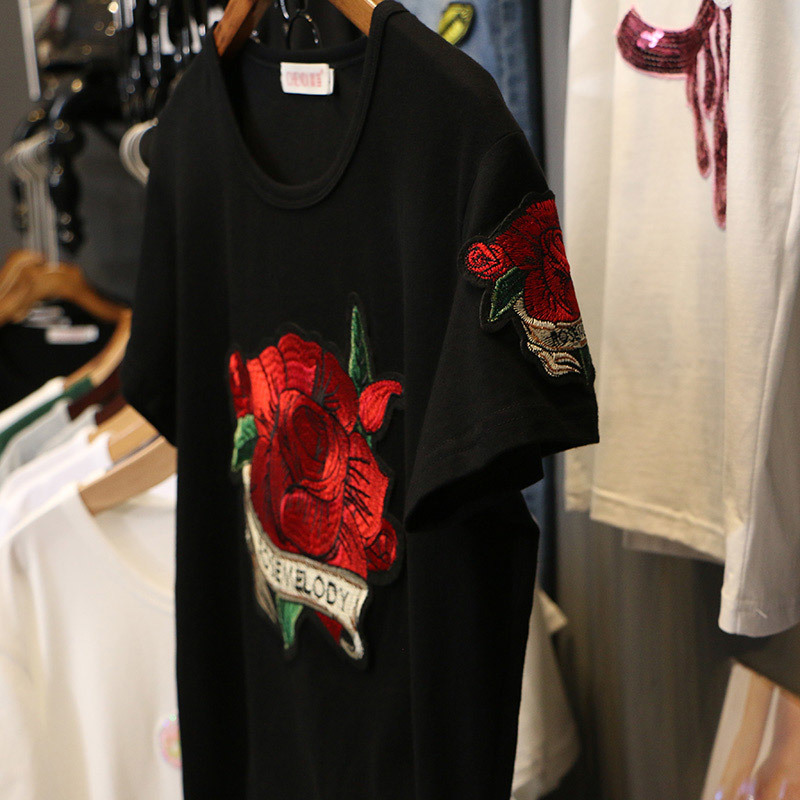 Rose Embroidered T-shirt women summer New Short sleeve Pullovers black cotton round neck casual loose plue size clothes top 210306