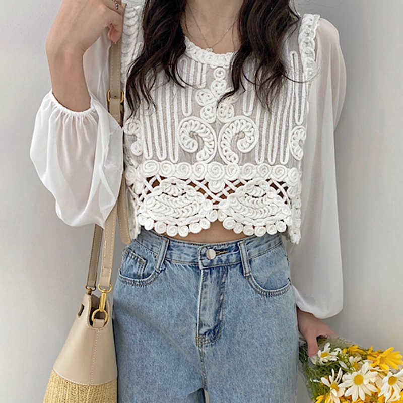 Korejpaa Women Shirt Summer Korean Gentle Temperament Round Neck Micro-Permeable Mesh Stitching Lace Crochet Hollow Blouses 210526