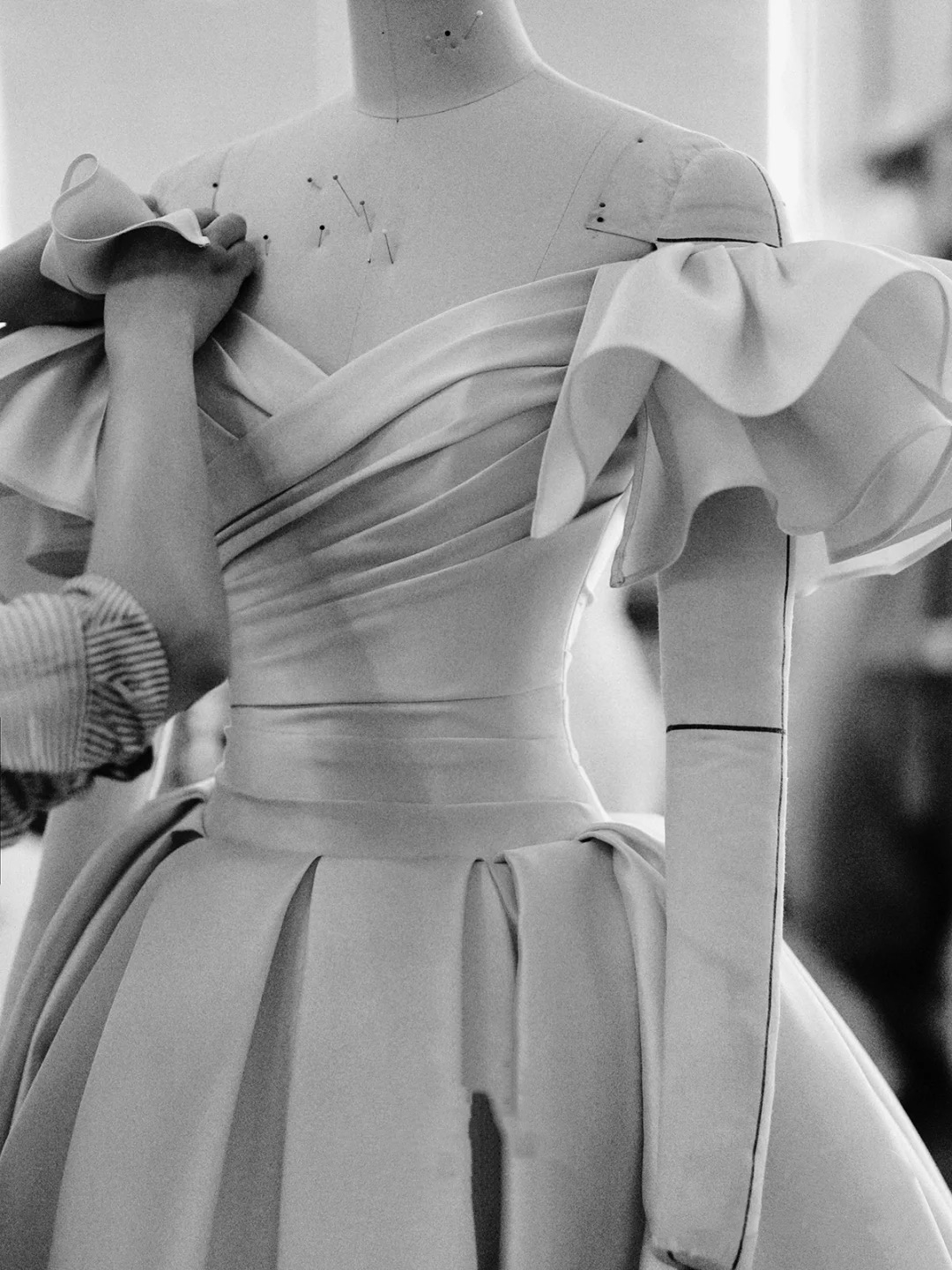 Princess Satin A Line Wedding dresses Long Bridal Gowns Off Shoulder Ruffles Sleeve Dark Ivory Vestidos De Novia Bride Formal Wear