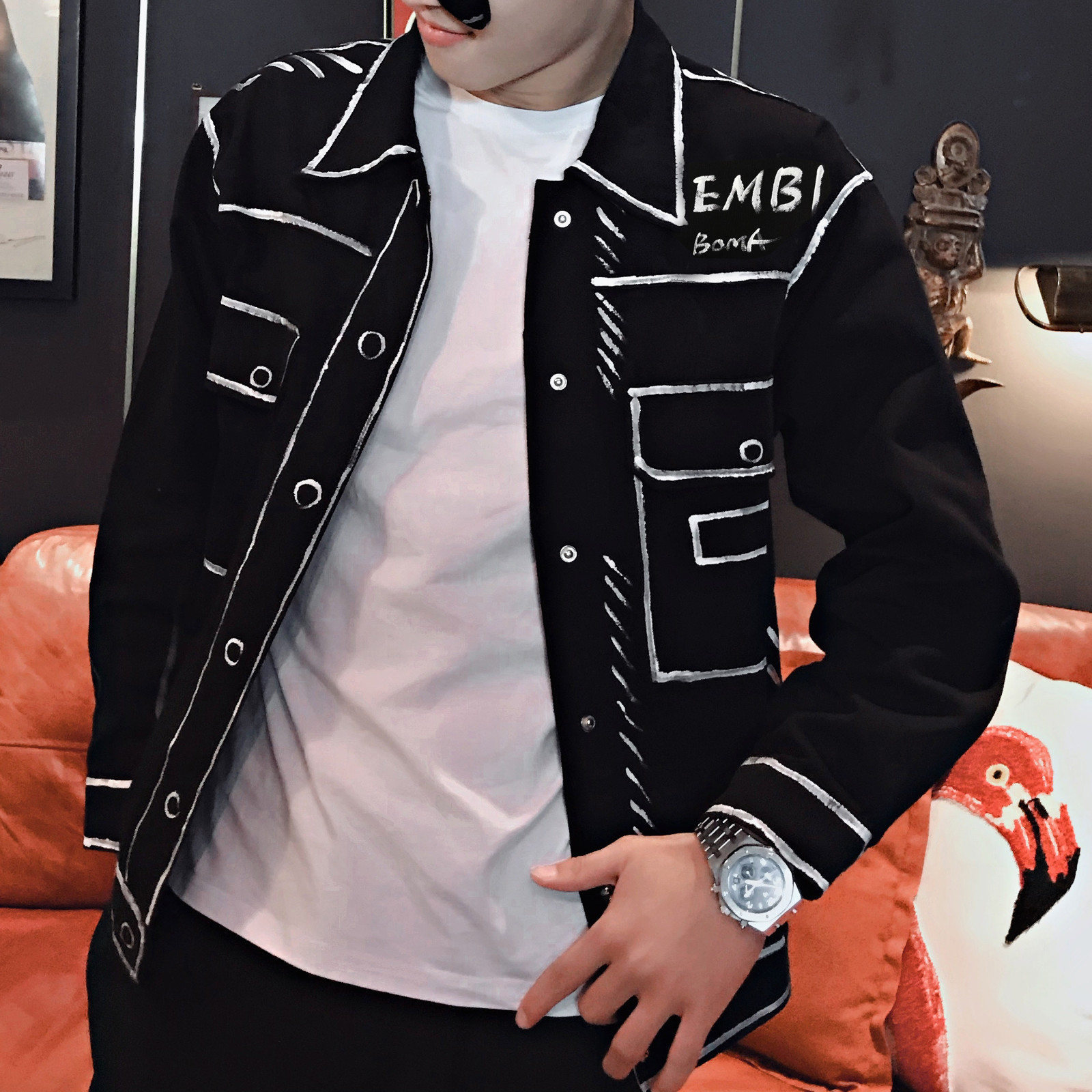 2021 Black White Bomber Men Hip Hop Spring New Graffiti Print Social Street Hand Painted Lapel Jacket Mens Yxxx
2021 Black White Bomber Men Hip Hop Spring New Graffiti Print Social Street Hand Painted Lapel Jacket Mens Yxxx
