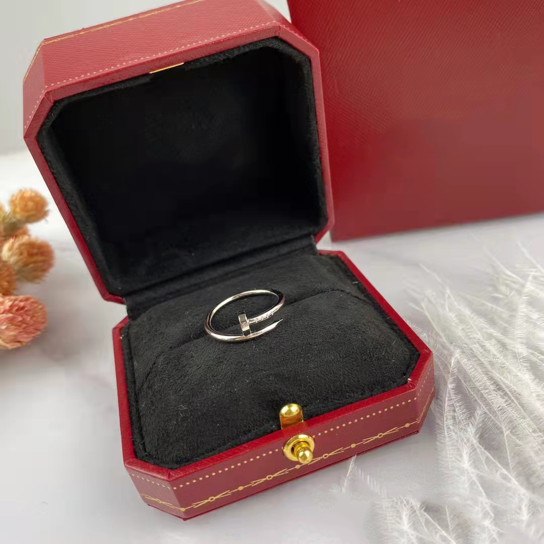 Luxurys Designers Ring fashion diamond inlay high quality workmanship classic style novel couple leisure men and women suitable for very beautiful nice
Luxurys Designers Ring fashion diamond inlay high quality workmanship classic style novel couple leisure men and women suitable for very beautiful nice