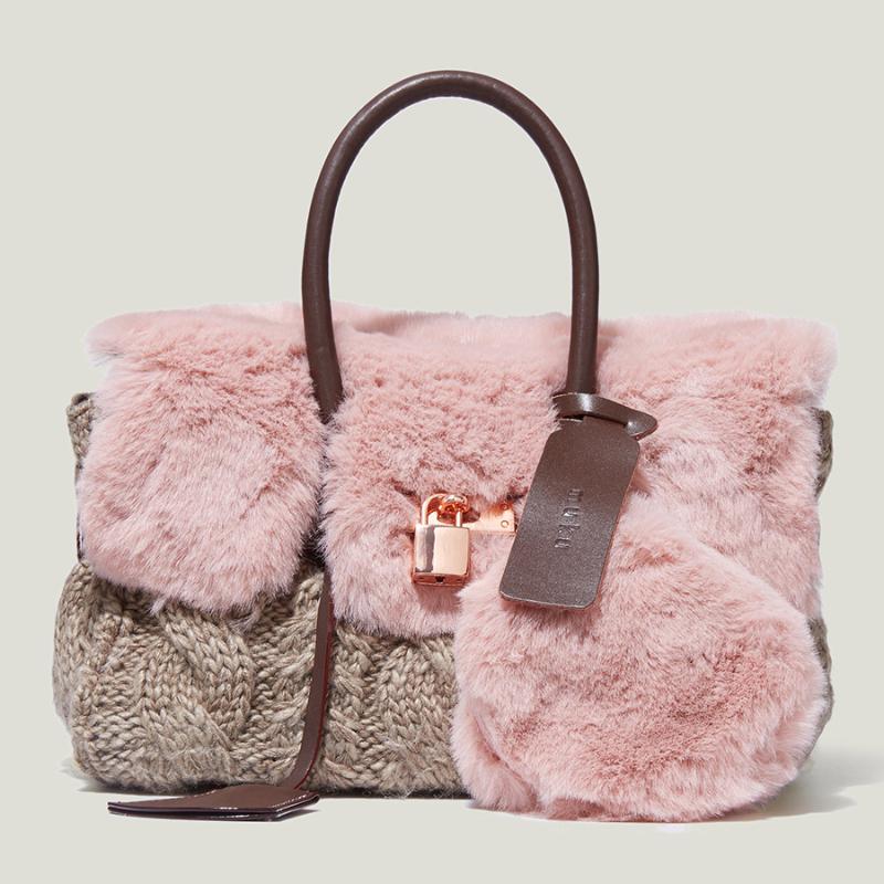 Evening Bags Designer Brands Knitting Faux Fur Women Handbags Luxury Soft Fluffy Plush Lady Hand Bag Large Capacity Tote Warm Winter 2022 
Evening Bags Designer Brands Knitting Faux Fur Women Handbags Luxury Soft Fluffy Plush Lady Hand Bag Large Capacity Tote Warm Winter 2022