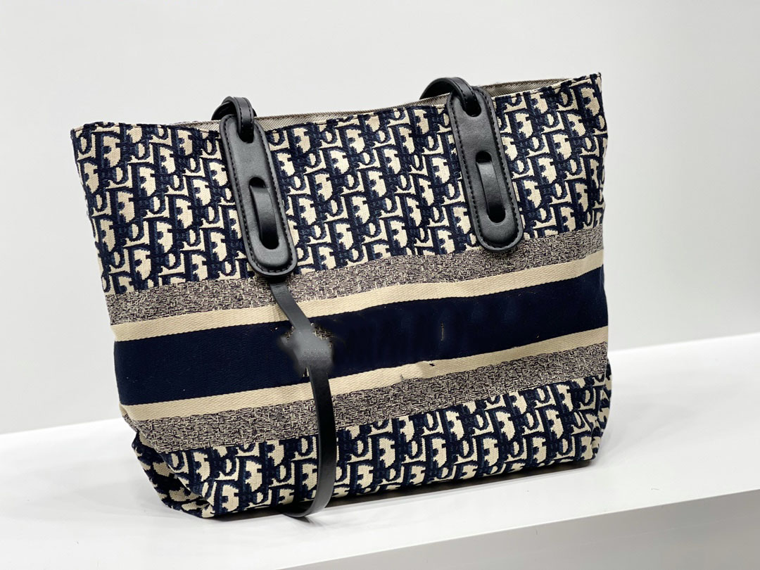 Fashion Bags D trendy tote underarm large capacity shoulder bag knitted embroidery handbag female
Fashion Bags D trendy tote underarm large capacity shoulder bag knitted embroidery handbag female