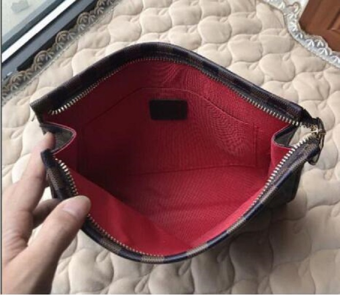 Top Quality Hand bag Travel Toiletry Pouch 26cm Protection Makeup Clutch Women Leather Waterproof Cosmetic Bags For Women With DustBag, High quality
Top Quality Hand bag Travel Toiletry Pouch 26cm Protection Makeup Clutch Women Leather Waterproof Cosmetic Bags For Women With DustBag, High quality