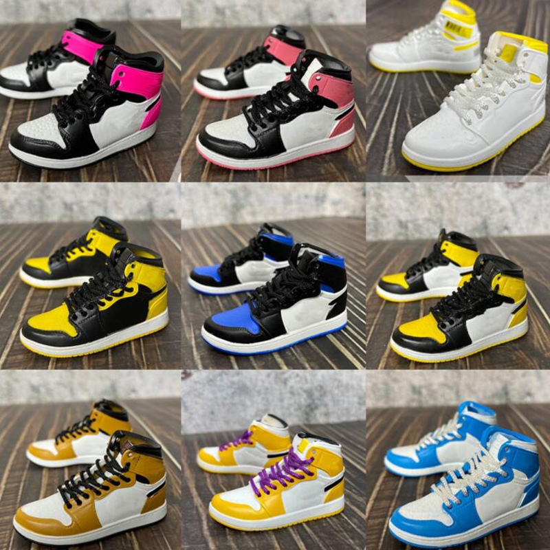 5 Pair 3D stereoscopic Sneaker Keychains For Woman Men Kids Gift Fashion Shoes Keychain Car Handbag Key Chain Basketball Holder